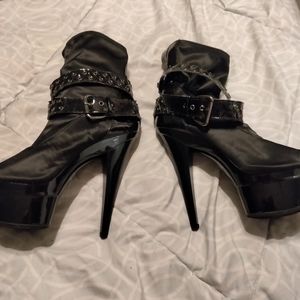 Kotonica peep-toe stripper shoes.